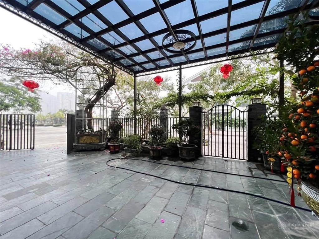 Biệt thự lô góc kđt đô nghĩa, cạnh vườn hoa,vỉa hè rộng,kinh doanh vp, 180m2 full nội thất, 31.8tỷ
