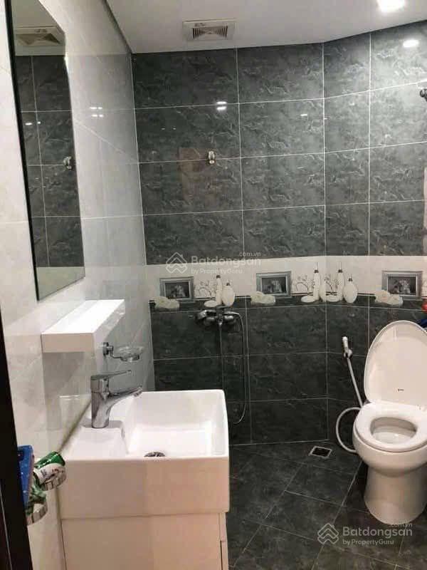 Tầm tc nhỉnh 3 tỷ không nhiều căn hộ cc 68m2, 2pn, 2wc, sát phố, gần bx, ga tàu điện, vành đai 4
