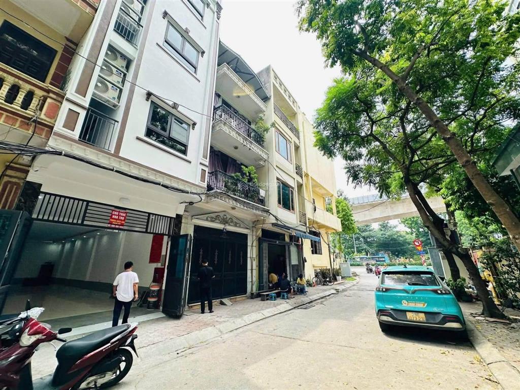 Bán tòa dịch vụ mặt phố tiểu công nghệ 7 tầng thang máy, 21 phòng kk full đồ, dòng tiền 1,4 tỷ/năm