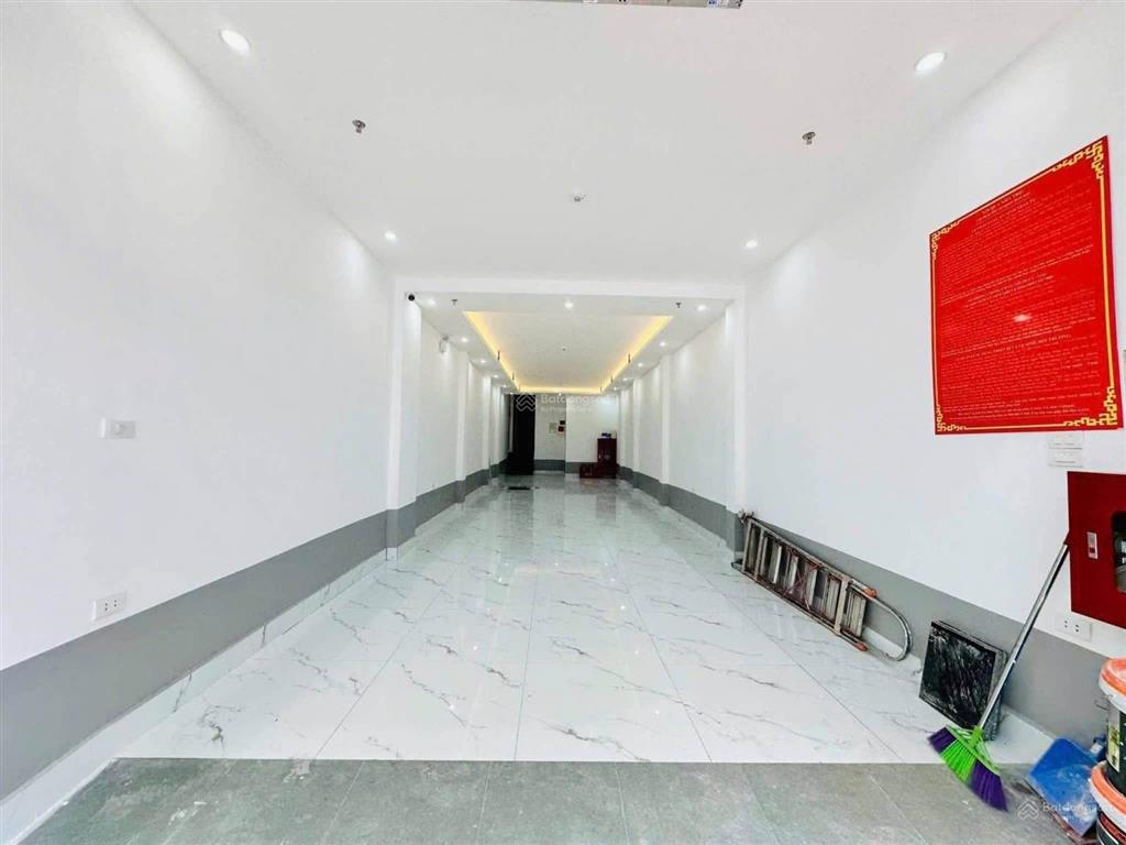 Bán tòa dịch vụ mặt phố tiểu công nghệ 7 tầng thang máy, 21 phòng kk full đồ, dòng tiền 1,4 tỷ/năm