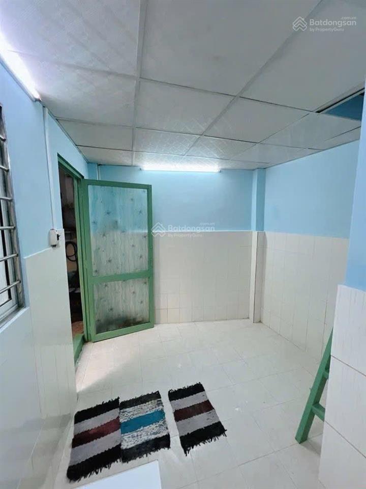 Quận 4 chỉ 1,7tỷ nhà 2 tầng, cạnh hồ bơi bến vân đồn