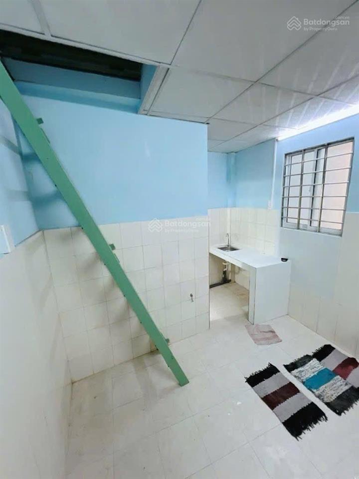 Quận 4 chỉ 1,7tỷ nhà 2 tầng, cạnh hồ bơi bến vân đồn