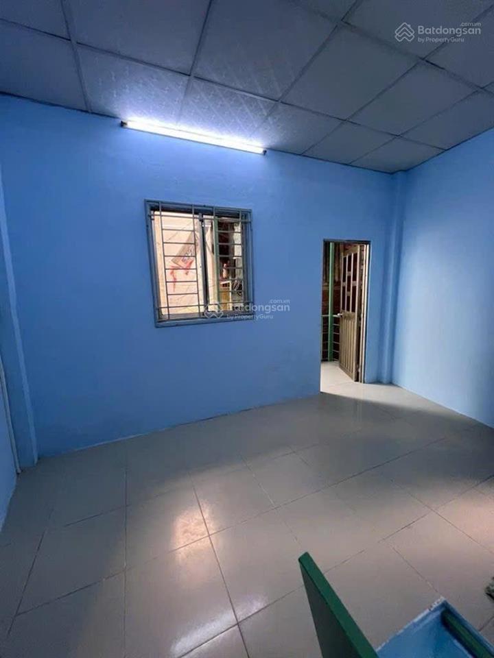 Quận 4 chỉ 1,7tỷ nhà 2 tầng, cạnh hồ bơi bến vân đồn