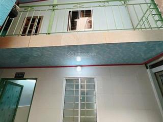 Quận 4 chỉ 1,7tỷ nhà 2 tầng, cạnh hồ bơi bến vân đồn