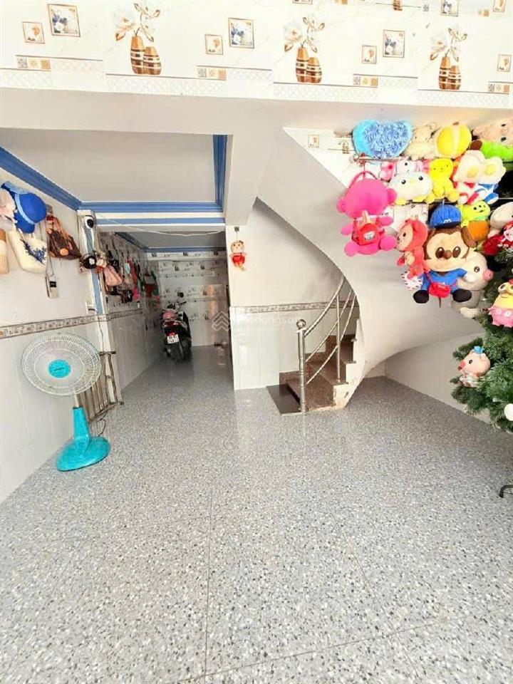 4,5tỷ tl mạnh  30,4m2, 3tầng, 4pn, 2wc quận 7huỳnh tấn phát