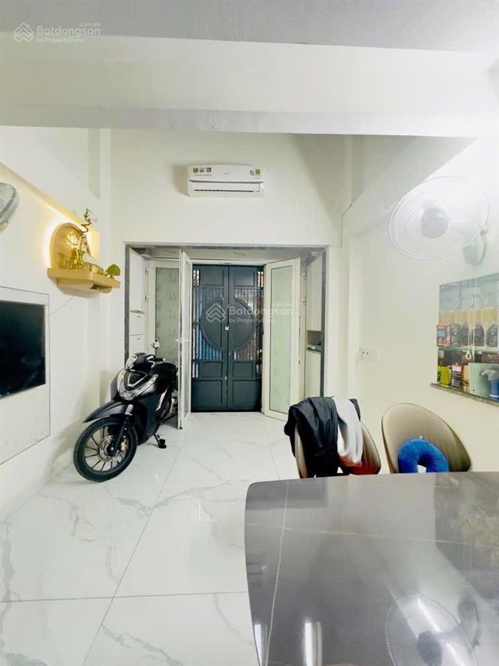Quận 4 nhà trục hoàng diệu, 3,3x8m, 5tầng, 3pn, 3wc 5,5tỷ