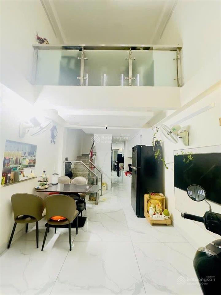 Quận 4 nhà trục hoàng diệu, 3,3x8m, 5tầng, 3pn, 3wc 5,5tỷ
