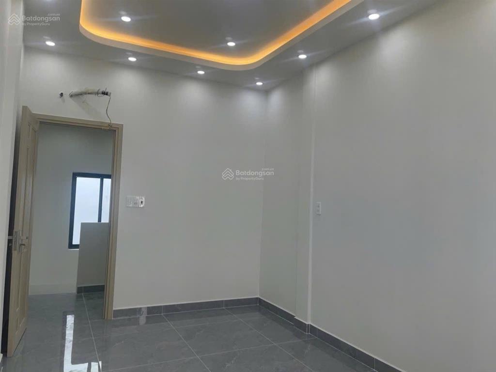 Quận 4  nhà lô khu 20 thước hoàng diệu, 21,7m2, 2 tầng  4,2 tỷ