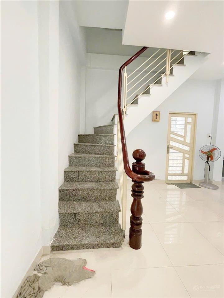 Quận 4 nhà góc tôn đản & vĩnh hội, 28,3m2, 3 tầng, 3,7 tỷ