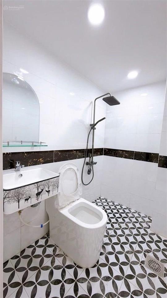 Quận 4  mặt tiền đường số p4, 20,8m2, 5 tầng, 6,5 tỷ