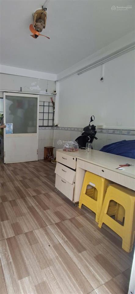 Cho thuê mặt tiền đường nguyễn thần hiến, quận 4, tầng trệt  11m2  3,5tr/tháng