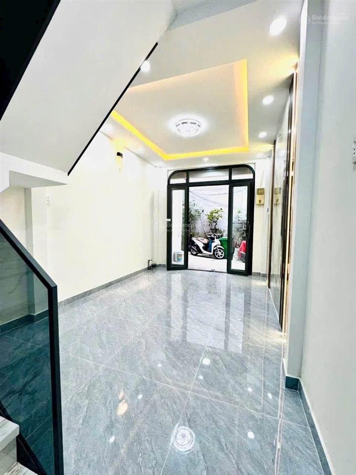 Q. 4  80m ra đường vĩnh hội, 38,5m2, 2 tầng, nhỉnh 4tỷ