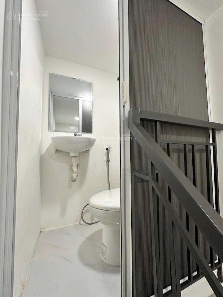 Cho thuê nhà quận 1  30m ra cô giang, 40m2 sàn sd, 12tr/tháng