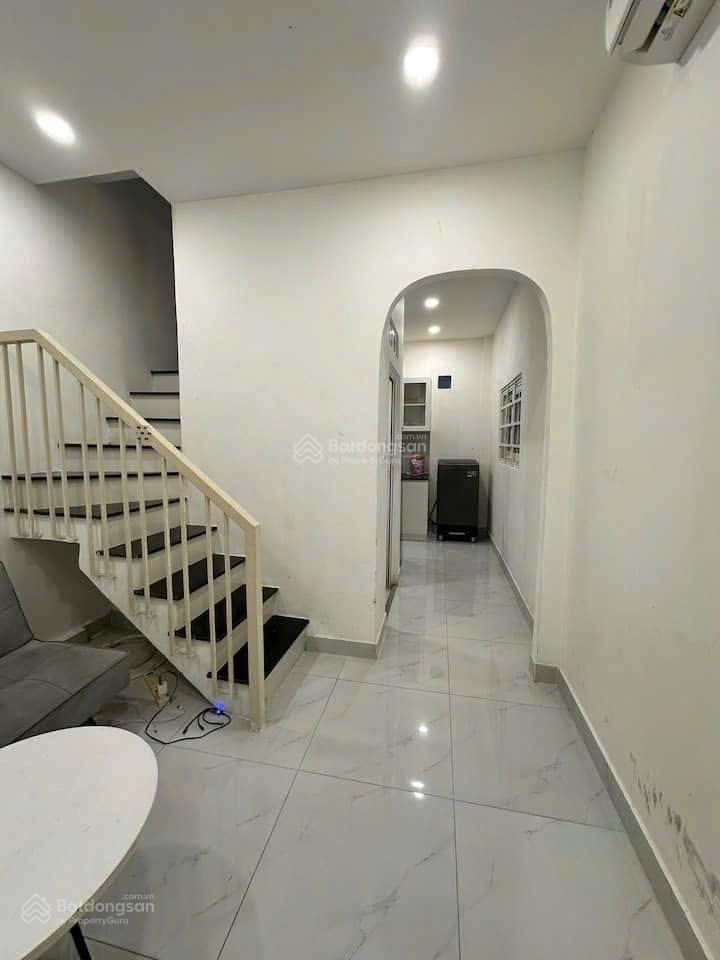 Cho thuê nhà quận 1  30m ra cô giang, 40m2 sàn sd, 12tr/tháng