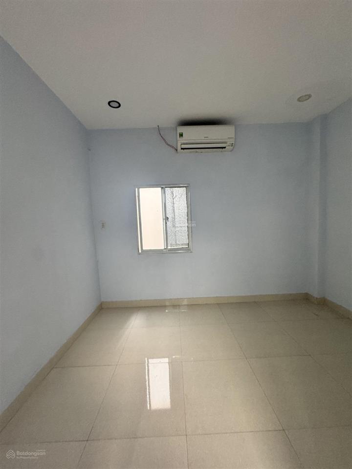 Bán nhà trần hưng đạo q1  hẻm 4m  28m2 (3.6x6.5m) nở hậu 2 tầng  2pn  2wc, chỉ 5.5 tỷ