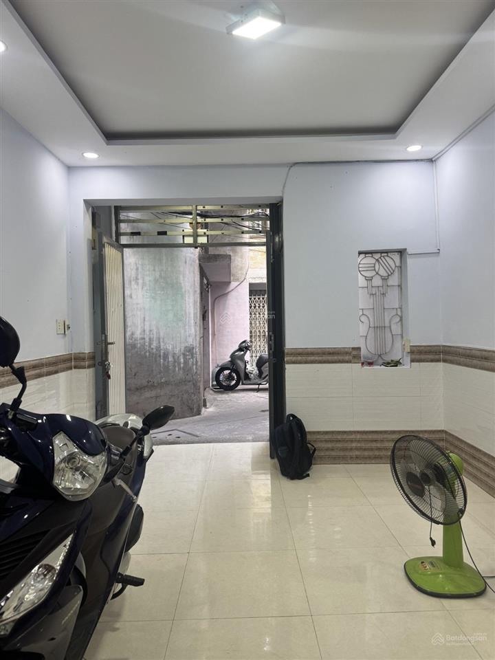 Bán nhà trần hưng đạo q1  hẻm 4m  28m2 (3.6x6.5m) nở hậu 2 tầng  2pn  2wc, chỉ 5.5 tỷ