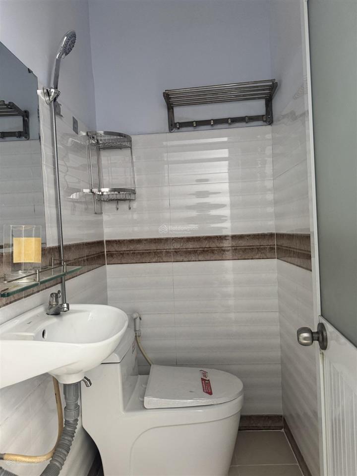 Bán nhà trần hưng đạo q1  hẻm 4m  28m2 (3.6x6.5m) nở hậu 2 tầng  2pn  2wc, chỉ 5.5 tỷ