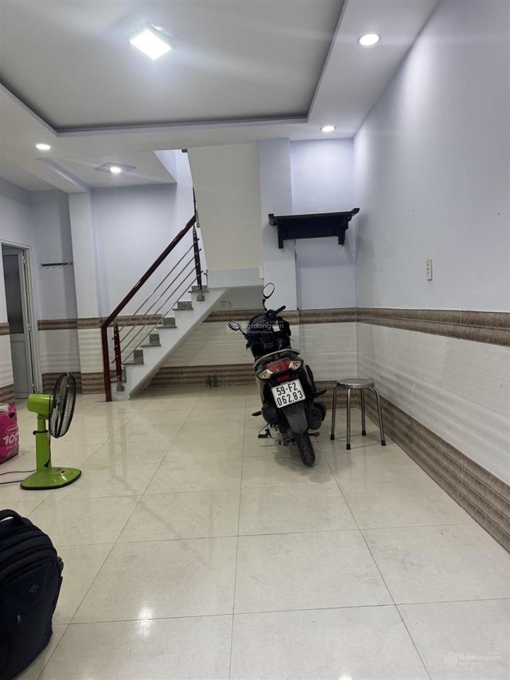 Bán nhà trần hưng đạo q1  hẻm 4m  28m2 (3.6x6.5m) nở hậu 2 tầng  2pn  2wc, chỉ 5.5 tỷ