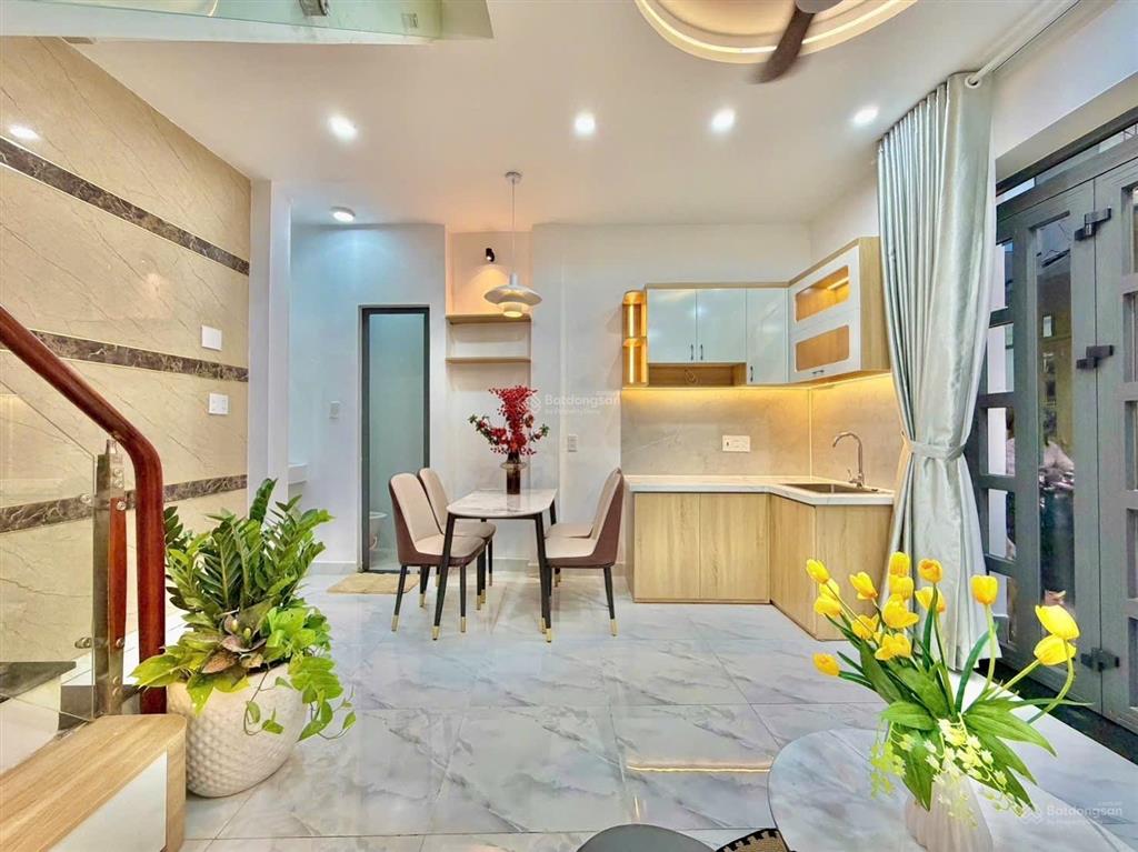 Nhà đẹp huỳnh văn bánh, phú nhuận full nt  4 tầng  chỉ 4.99 tỷ
