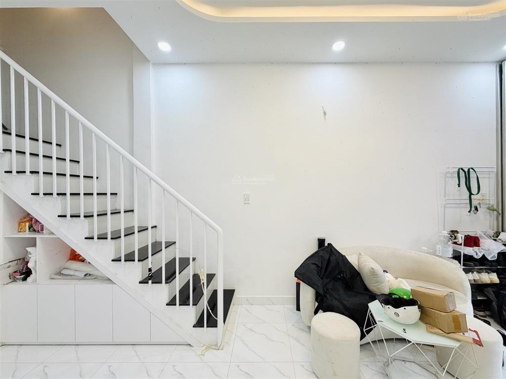 Nhà hxh 7 chỗ huỳnh văn bánh, phú nhuận  30m2  2 tầng  chỉ 6.4 tỷ