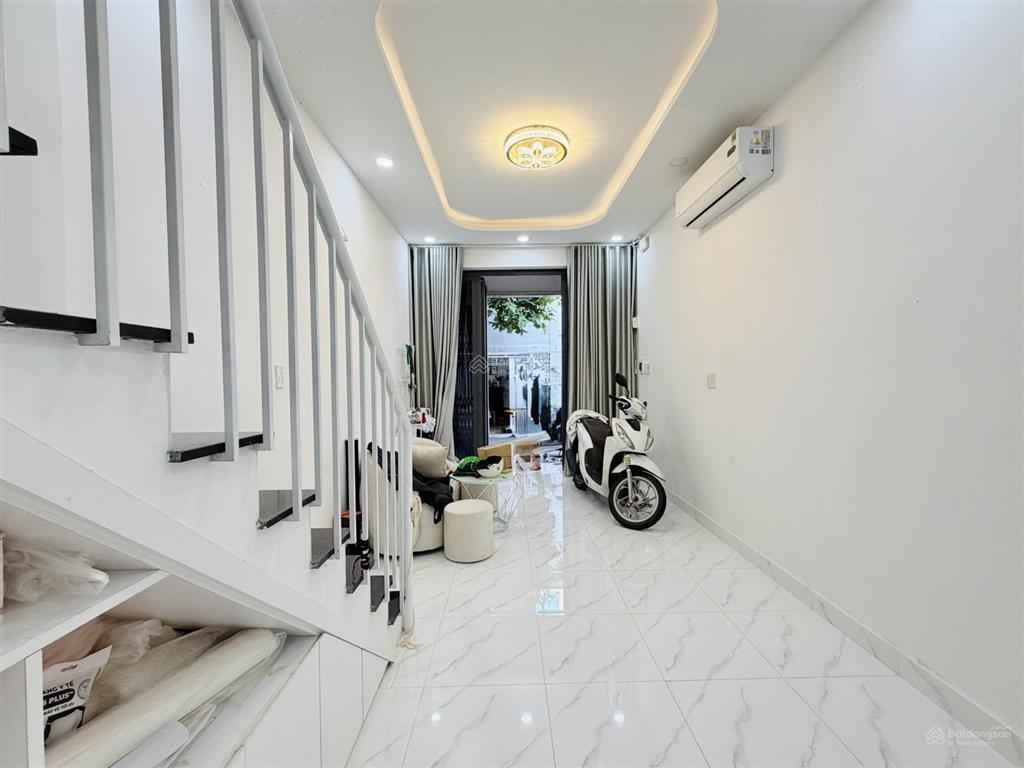 Nhà hxh 7 chỗ huỳnh văn bánh, phú nhuận  30m2  2 tầng  chỉ 6.4 tỷ