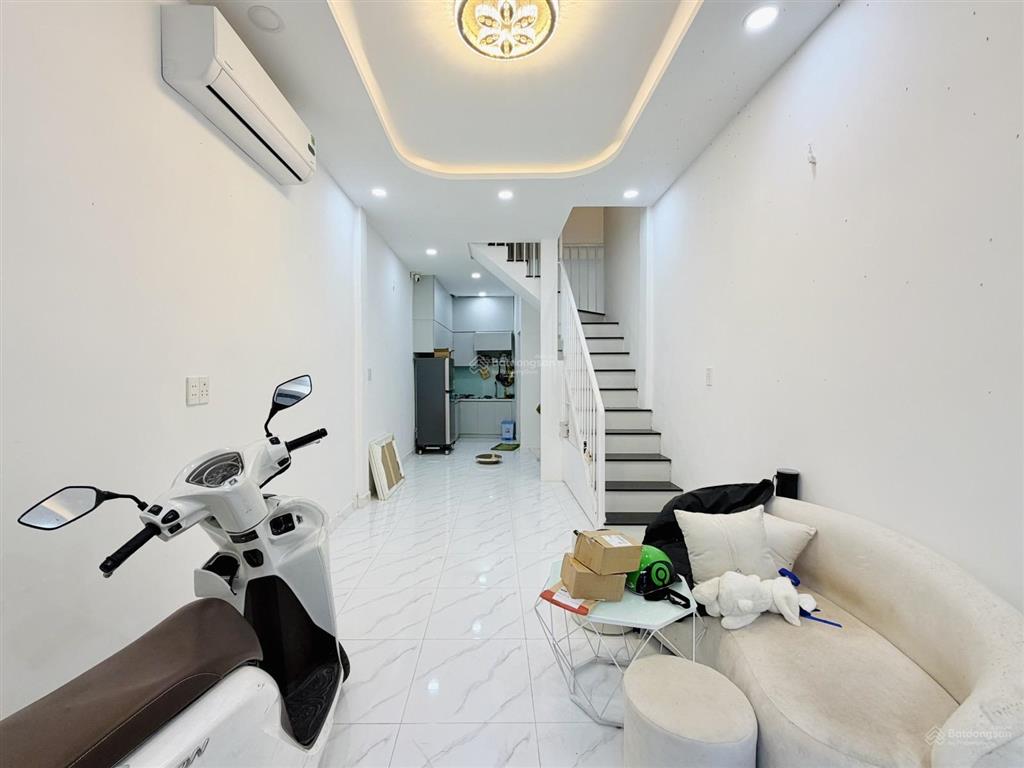Nhà hxh 7 chỗ huỳnh văn bánh, phú nhuận  30m2  2 tầng  chỉ 6.4 tỷ