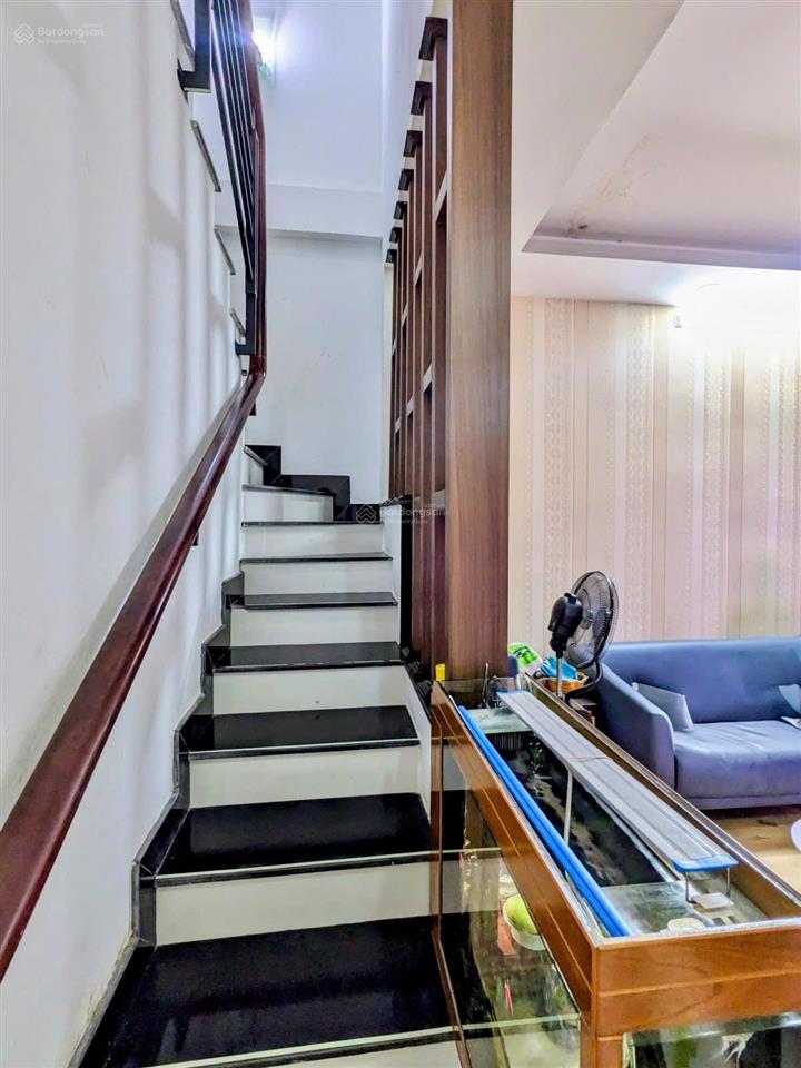Căn góc sát mặt tiền hòa hưng quận 10 35m2  2 tầnghẻm 3.5m thẳng 1 trục