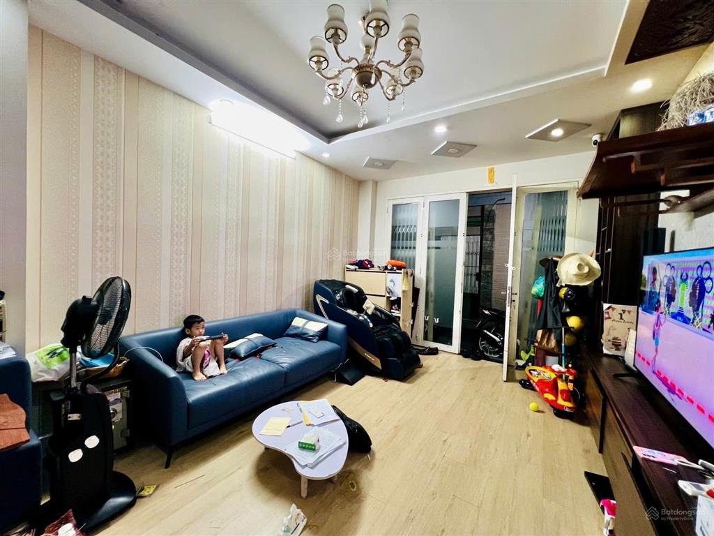 Căn góc sát mặt tiền hòa hưng quận 10 35m2  2 tầnghẻm 3.5m thẳng 1 trục