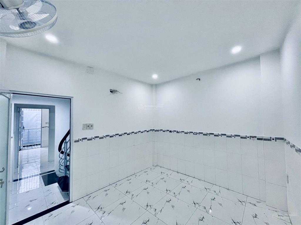 Lô góc không lộ giới quy hoạch  4 tầng btct 5pn 3wc  3.5 x 11 nở hậu nhẹ  p3 tân bình giáp pn