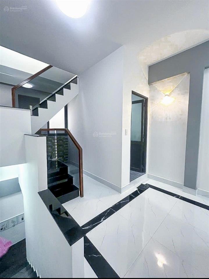 Bán mặt tiền thái phiên q11  42.9m2 3 tầng 4pn 3wc ban công  giá 6.95tỷ