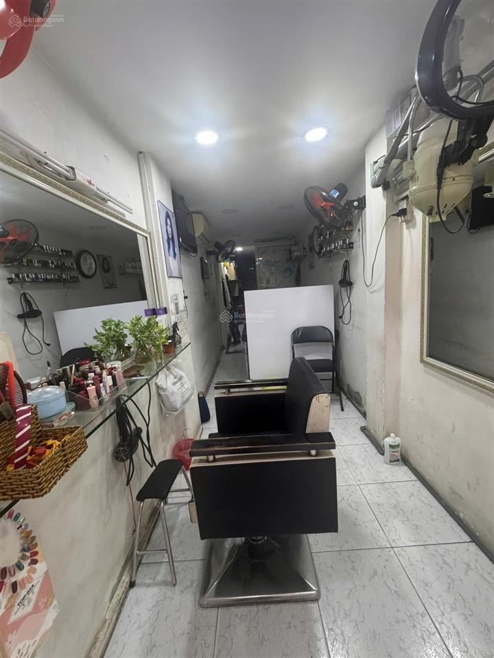 Bán gấp nhà hxh trần quang diệu q3  22.1m²  2 tầng  dòng tiền 7tr/tháng chỉ 3.2 tỷ