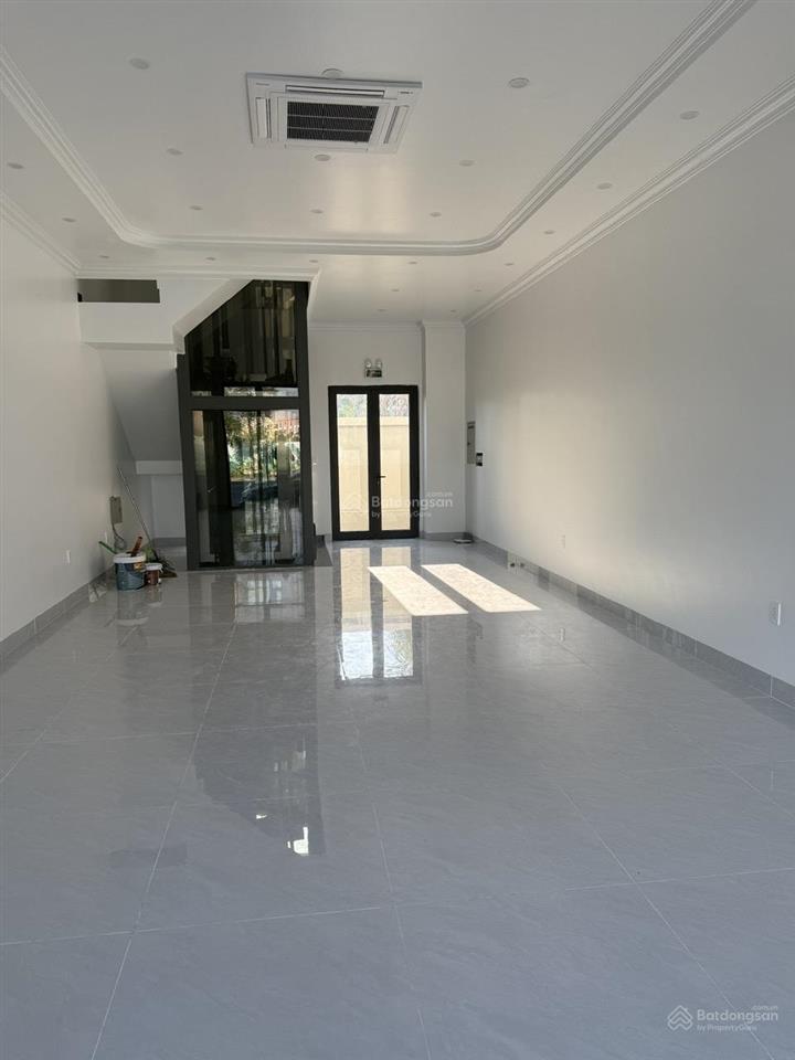Shophouse hp138, vị trí đắc địa, gần vinhomes megamall, góc ngã tư cầu hoàng gia, gần trạm sạc