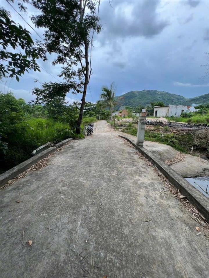 Thửa đất số 13
tờ bản đồ số 40
bán lô đất tại thôn khánh thành nam, xã suối cát, huyện cam