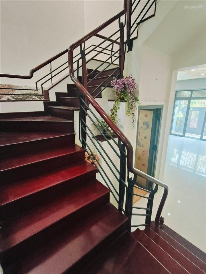 Nhà mặt tiền 4 tầng view công viên kdc intresco 13e giá chỉ 7,9 tỷ