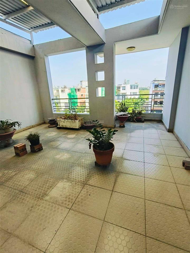 Nhà mặt tiền 4 tầng view công viên kdc intresco 13e giá chỉ 7,9 tỷ