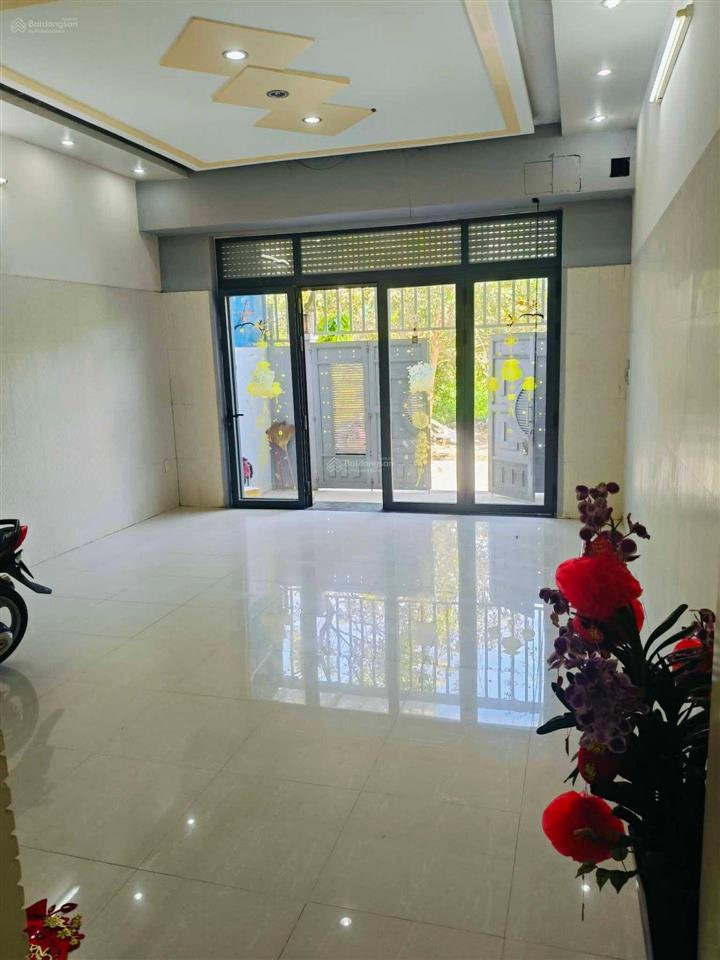 Nhà mặt tiền 4 tầng view công viên kdc intresco 13e giá chỉ 7,9 tỷ
