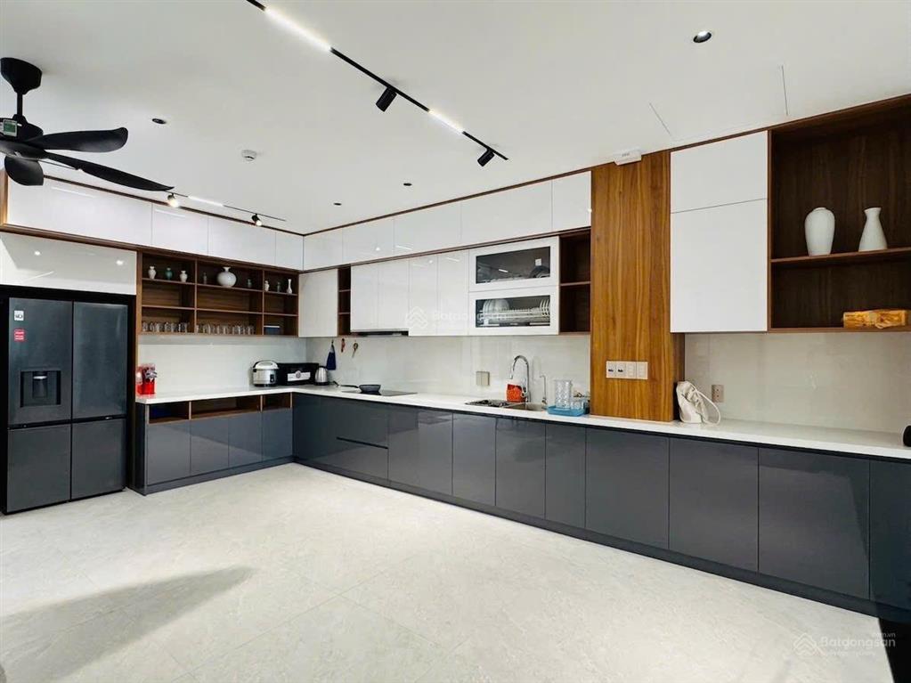 Cần cho thuê villa 3 tầng mặt tiền minh mạng  gần crow