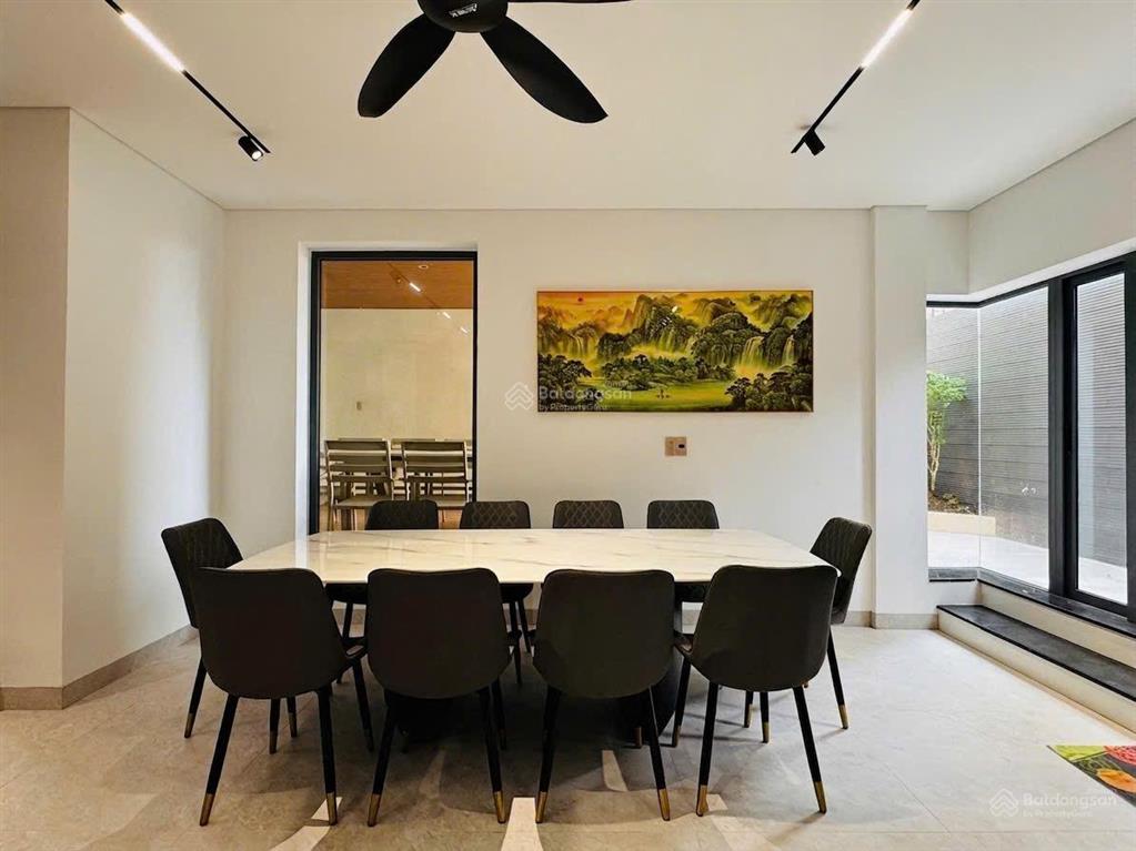 Cần cho thuê villa 3 tầng mặt tiền minh mạng  gần crow