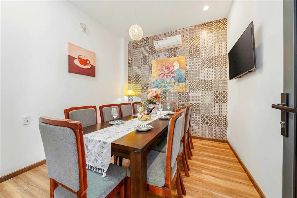 Cho thuê villa mặt tiền đường lê quang đạo