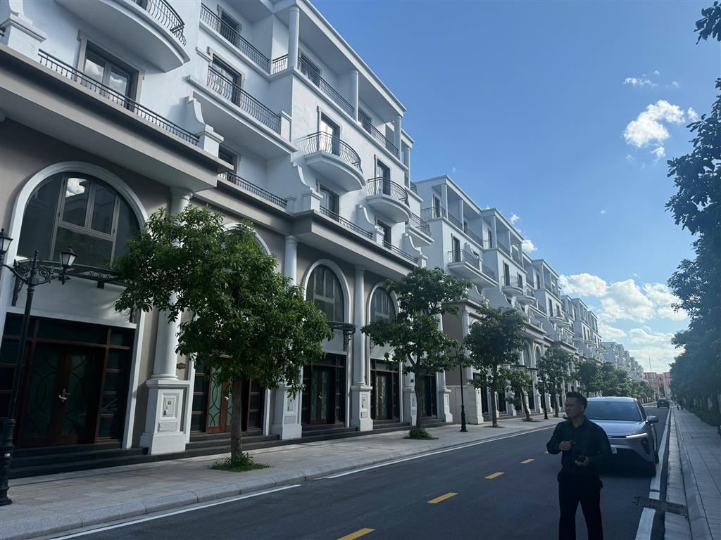 N.HỈNH 11.5.x TỶ CƠ HỘI SỞ HỮU CĂN BIỆT THỰ LIỀN KỀ HIẾM HOI TẠI VỊ TRÍ COMPOUND KHÉP KÍN
