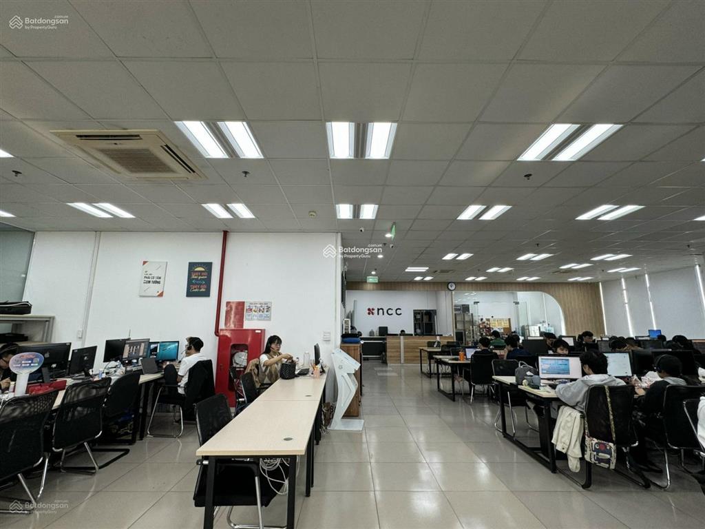 Bql cho thuê vp giá tốt tại tòa việt đức complex 39 lê văn lương. dt 200m2 có thể chia nhỏ