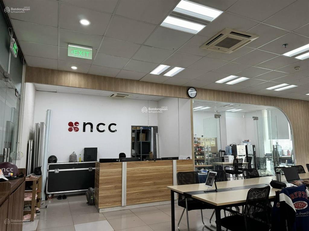 Bql cho thuê vp giá tốt tại tòa việt đức complex 39 lê văn lương. dt 200m2 có thể chia nhỏ