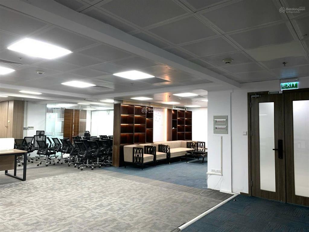 Bql cho thuê vp giá tốt tại tòa việt đức complex 39 lê văn lương. dt 200m2 có thể chia nhỏ