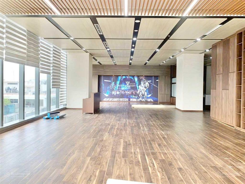 Cho thuê vp giá tốt tòa the rosary 89 lạc long quân. dt 200m2 có thể chia nhỏ, giá thoả thuận được