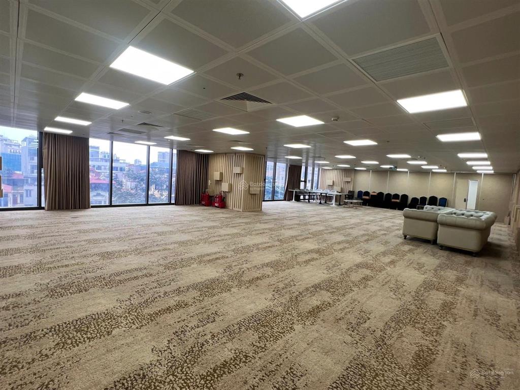 Đợt giá tốt cuối cùng! cho thuê vp hạng a tại grandeur palace giảng võ, dt 550m2 có thể chia nhỏ