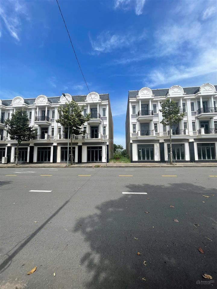 Bán căn góc shophouse century 130m2, 5,5 tỷ, có sổ hồng riêng, cổng sân bay long thành