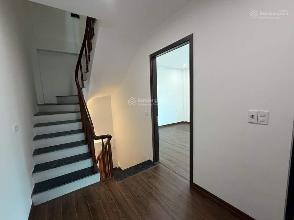 	nhà đẹp ôtô đỗ cửa nhà xây đơn lập 40 m2  vân côn  giá 5 tỷ