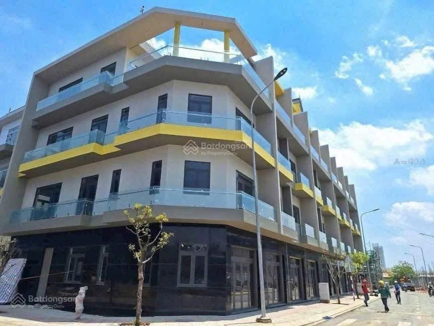 Bán nhà phố 5m giá tốt tại bcons uni valley