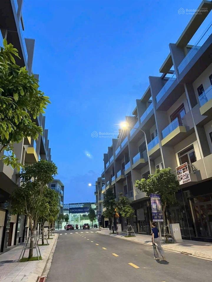 Bán nhà phố 5m giá tốt tại bcons uni valley