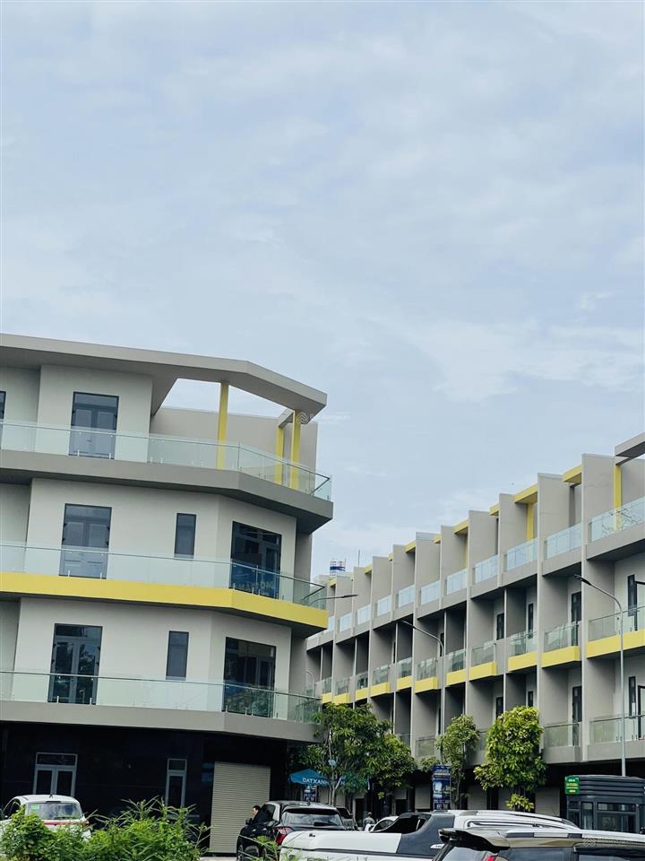 Bán nhà phố 5m giá tốt tại bcons uni valley